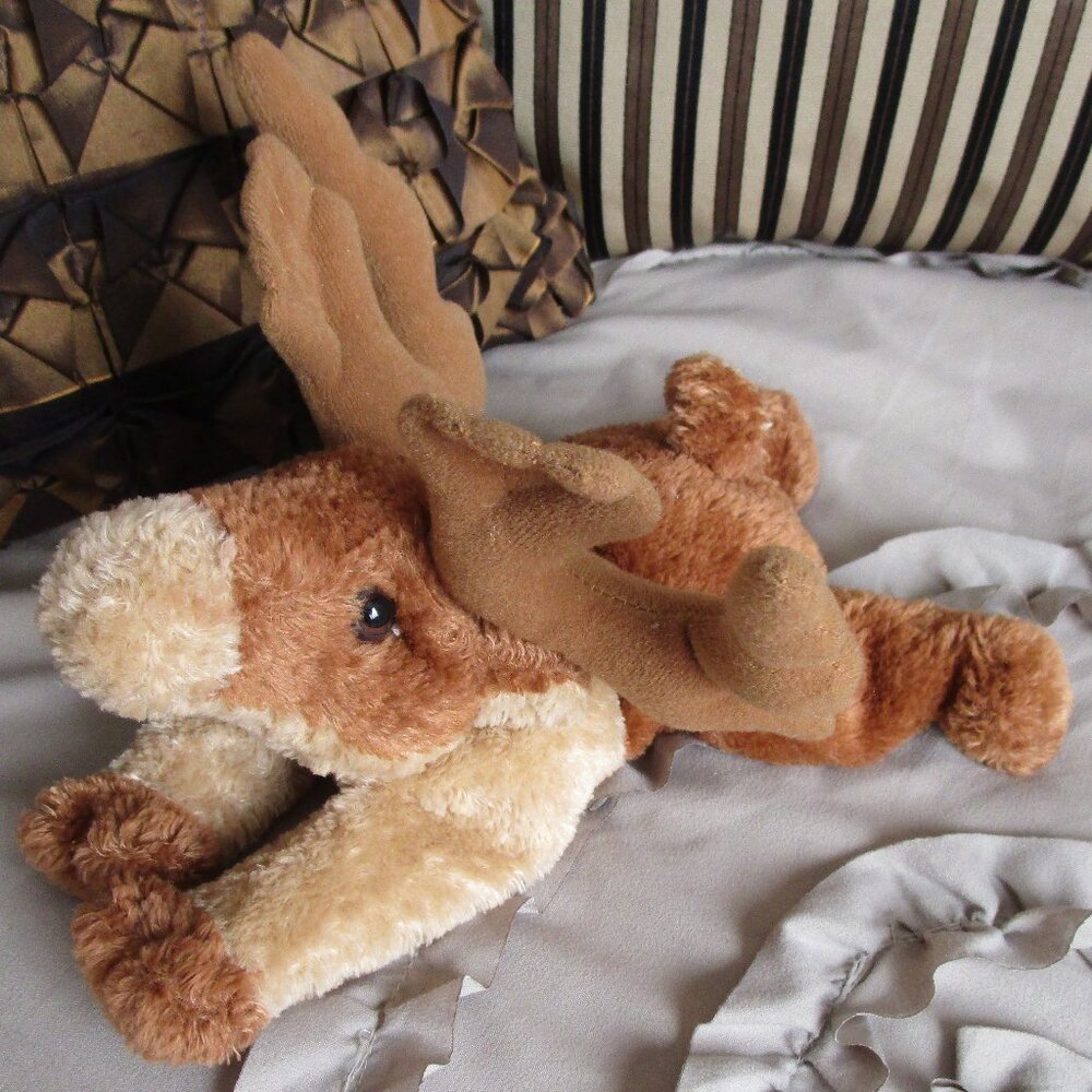 souvenir plush beanie reindeer